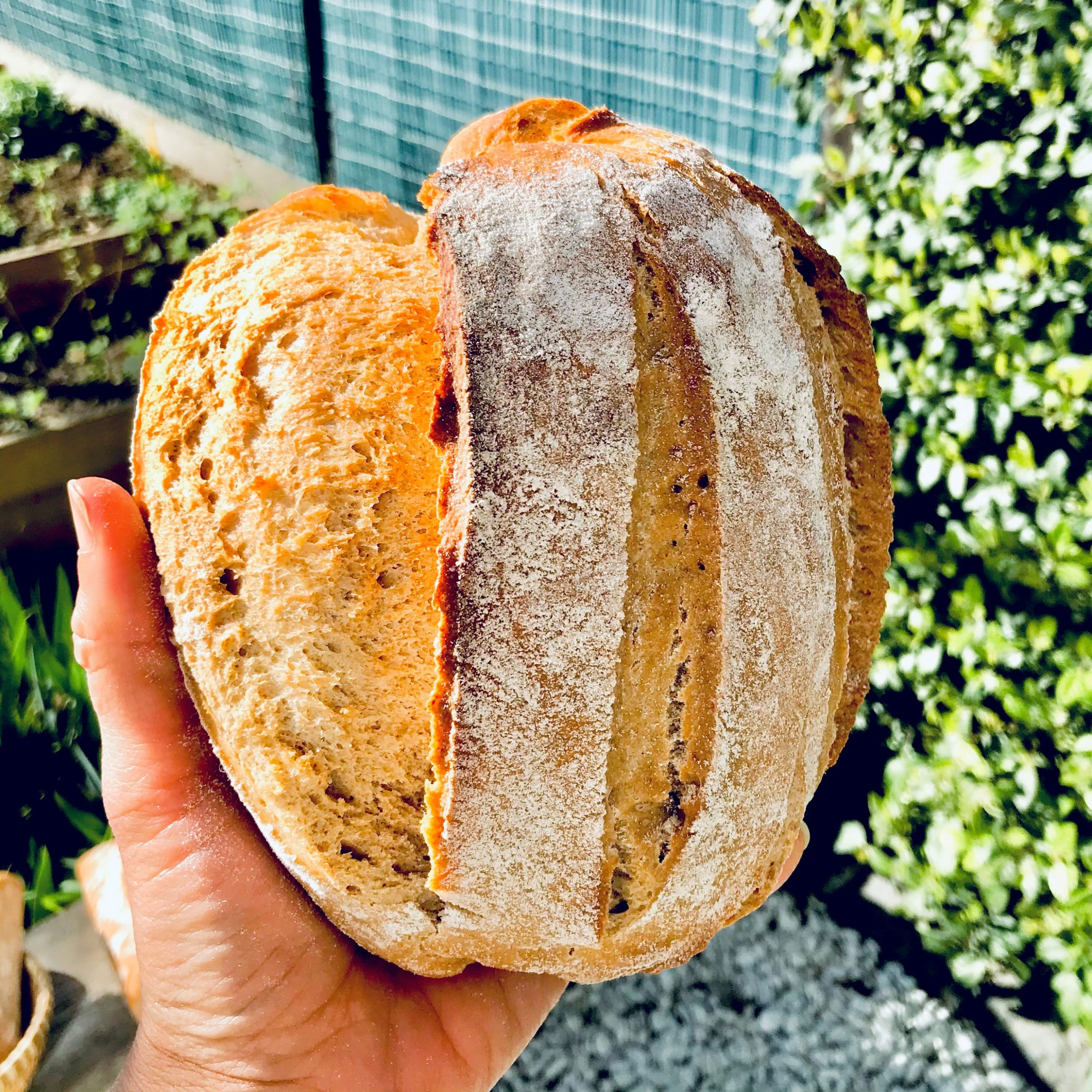 Boule de campagne Traiteur Ethique Cassis Poivre d'Ail
