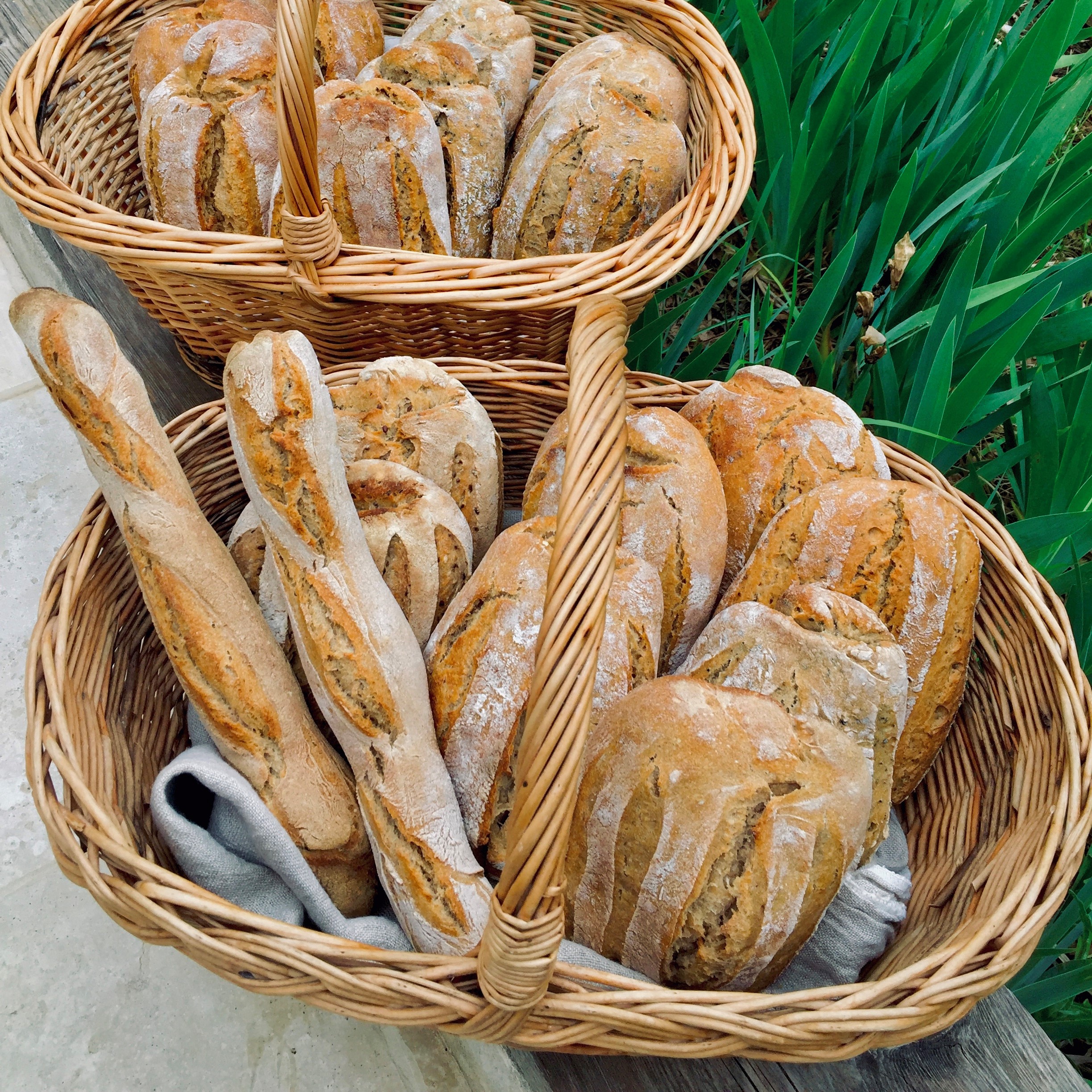 Panier Pains Traiteur Ethique Cassis Poivre d'Ail